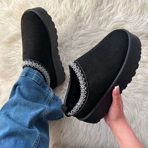 Shoes - Black Faux Fur Lined Platform Bootie